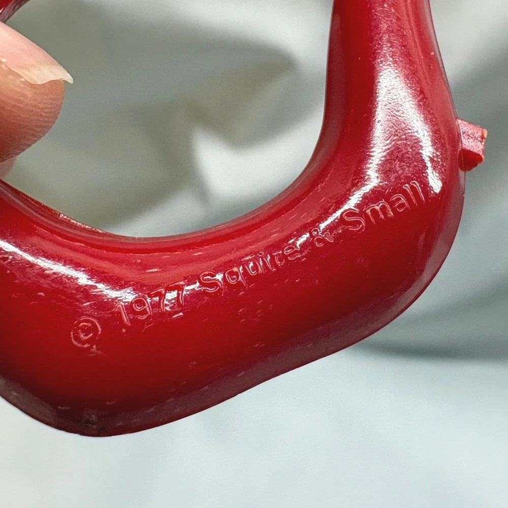 Squire & Small Napkin Holder Set 4 OS Red Good 1977 Vintage Plastic Lips Rings